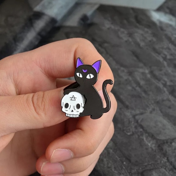 New bad witch black cat pin brooch - Picture 3 of 7